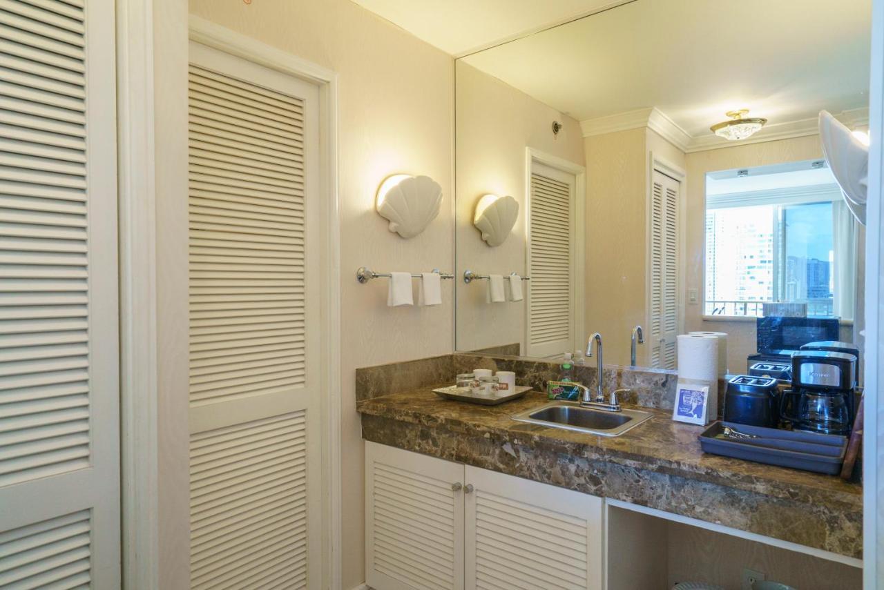 Studio Unit At The Royal Garden, In Waikiki ワイキキ・ロイヤルガーデン 호놀룰루 외부 사진